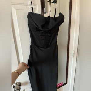 CHARMAINE
BLACK CORSET MAXI DRESS